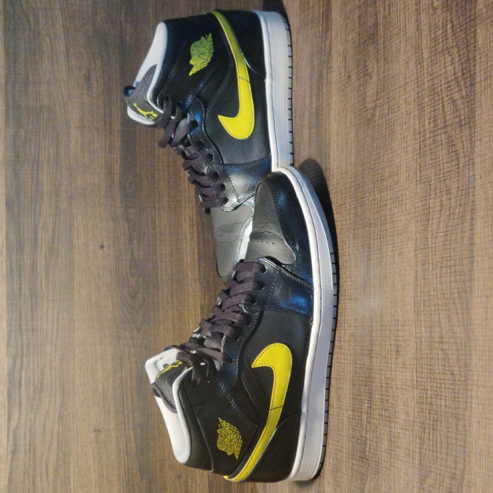 Jordan 1 Mid Black/Yellow Sz 11